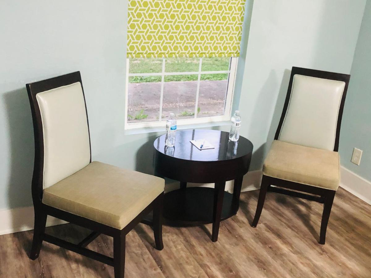 Montgomery Inn & Suites Εξωτερικό φωτογραφία