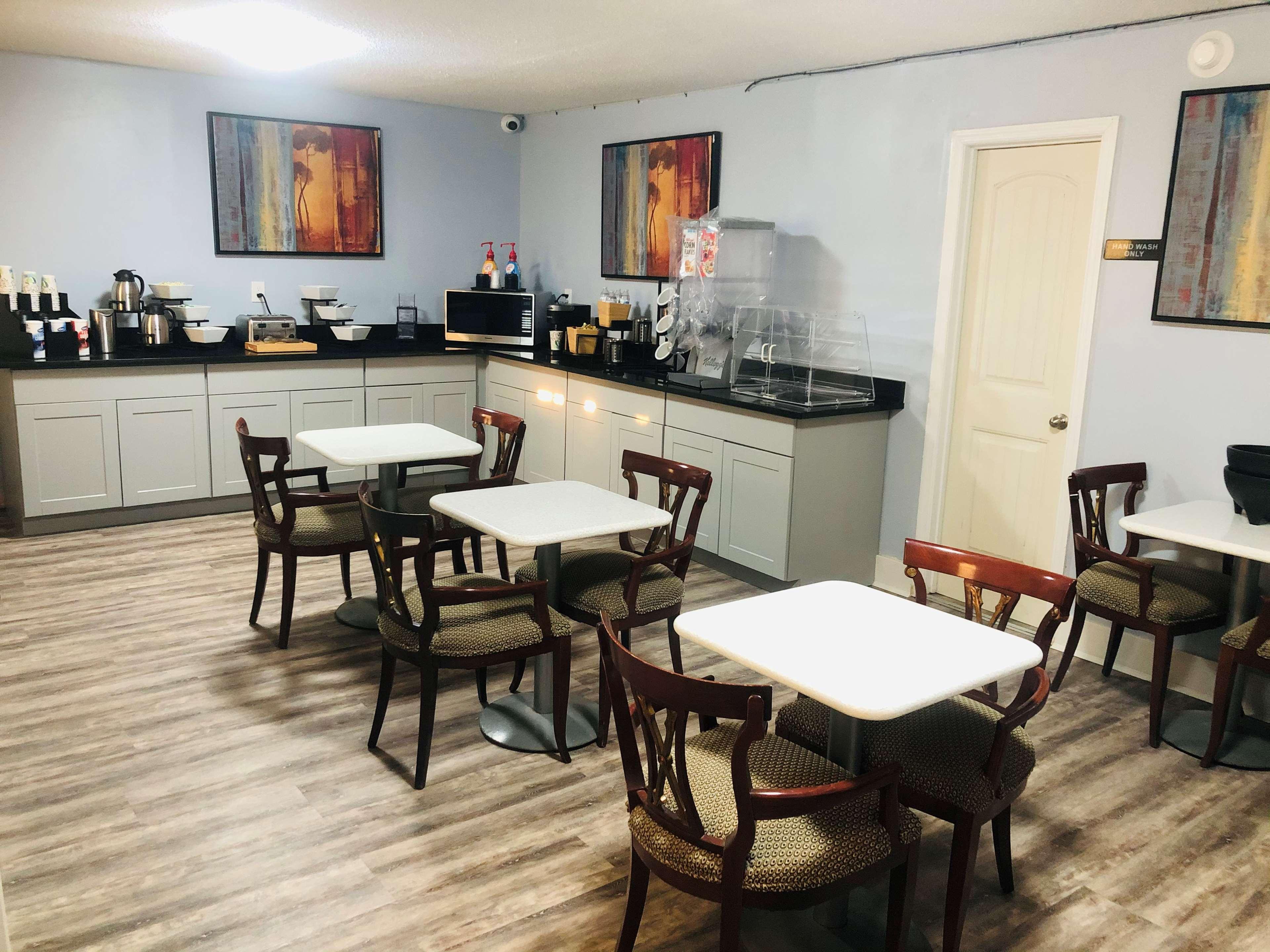 Montgomery Inn & Suites Εξωτερικό φωτογραφία